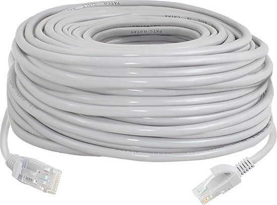 Grijze ethernetkabel van 30 meter, opgerold, met twee RJ45-connectoren.