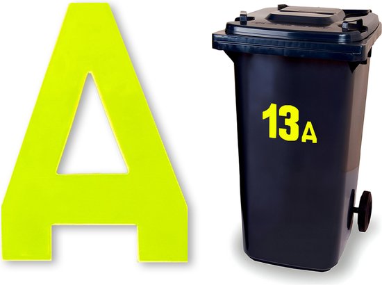 Gele, reflecterende letter A naast een donkergrijze vuilcontainer met het huisnummer 13A.