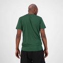 Man met donkergroen, kortemouw hardloopshirt van Rogelli, van achteren gezien.