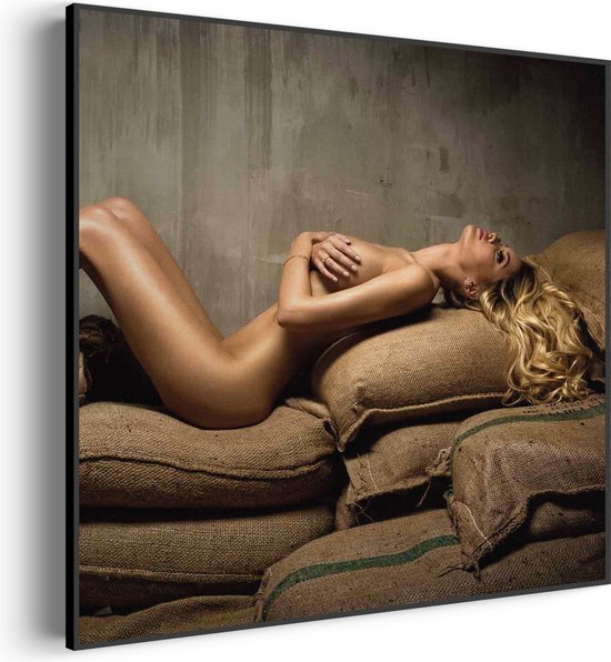 Akoestisch Schilderij Mooie Blonde Blote Vrouw Industrieel Vierkant Pro L (80 X 80 CM) - Akoestisch paneel - Akoestische Panelen - Akoestische wanddecoratie - Akoestisch wandpaneel