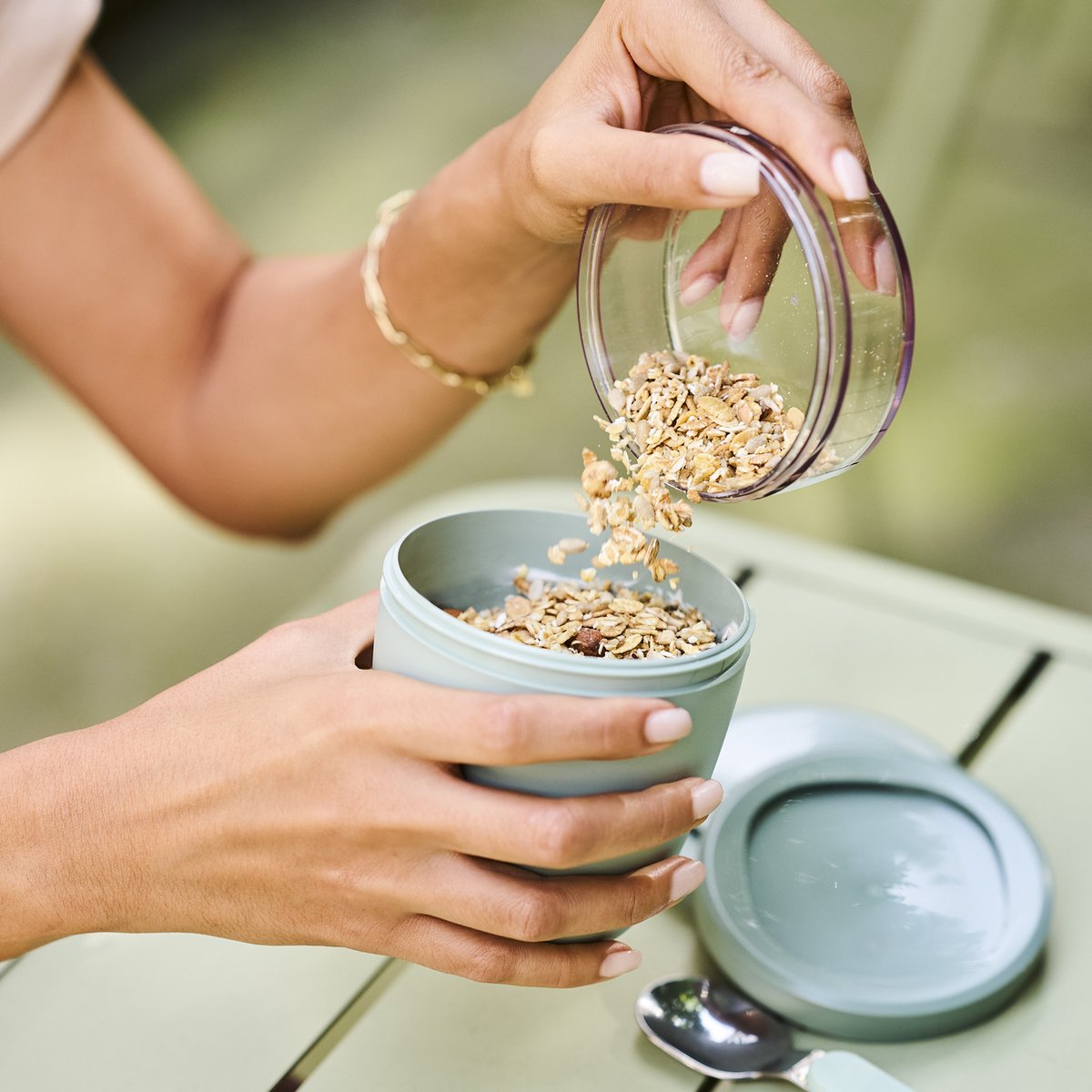 Mepal Lunchpot Ellipse - 500 ml - Yoghurt en Muesli beker to go - Geschikt voor vriezer. magnetron en vaatwasser - Vivid mauve – foto 5