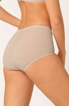 Lichtgrijze Sloggi basic+ maxi slip van achteren gezien, met subtiele kantrandjes.