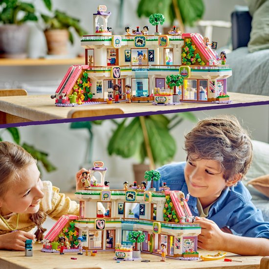Collage du set de jeu du centre commercial LEGO Friends Heartlake City.