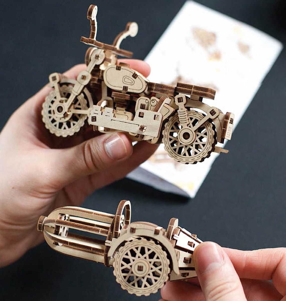 UGEARS 3D Modelbouw - Hagrid's Flying Motorbike™ - Harry Potter™ - Mechanisch Bouwpakket Hout - Educatief Speelgoed — afbeelding 7