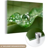 MuchoWow® Glasschilderij 30x20 cm - Schilderij acrylglas - Close-up foto van druppels - Foto op glas - Schilderijen