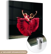MuchoWow® Glasschilderij 90x90 cm - Schilderij acrylglas - Twee vrouwen die de flamenco dansen op een zwarte achtergrond - Foto op glas - Schilderijen