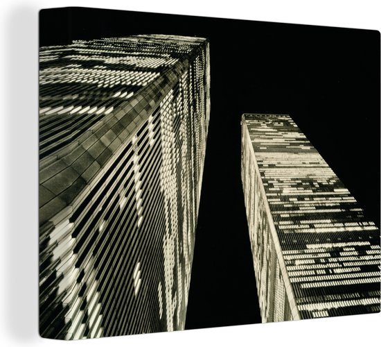 Canvas schilderij 160x120 cm - Wanddecoratie Een zwart-wit foto van het World trade center in de nacht - Muurdecoratie woonkamer - Slaapkamer decoratie - Kamer accessoires - Schilderijen