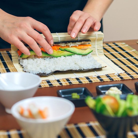 SKYSER Sushi Makerset, 20 artikelenset voor beginners om zelf te maken, kan als sushitbord worden gebruikt met rijstrolvormen, vork, mes, rolmat, staafjes, compleet (zwart