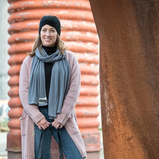 Knit Factory Joy Gebreide Dames Hoofdband - Haarband - Oorwarmers dames - Hoofdwarmer vrouwen - Hoofdband winter - Zwart - One Size