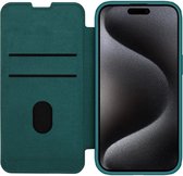 Nillkin Qin Pro Hoesje voor de Apple iPhone 15 Pro Max - Book Case met Camera Slider - Ruimte voor Twee Pasjes Groen