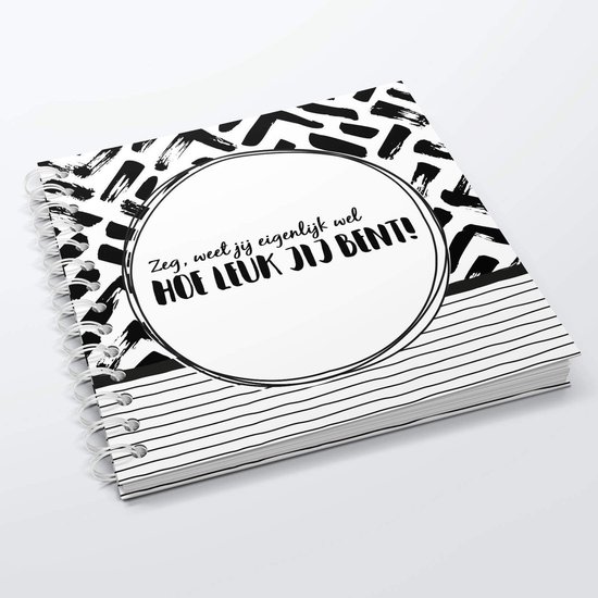 Notebook met zwart-witte abstracte print en de tekst 'Zeg, weet jij eigenlijk wel HOE LEUK JIJ BENT!'