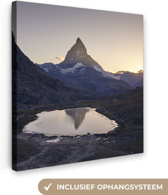 Canvas Schilderij De Matterhorn en de Riffelsee bij zonsopkomst in Zwitserland - Wanddecoratie