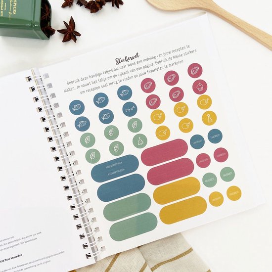 Maan Amsterdam Receptenboek - Invulboek om 80 recepten in te schrijven - Inclusief stickervel en bewaarenvelop