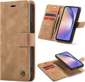 Casemania Hoesje Geschikt voor Samsung Galaxy A25 & A24 4G Sienna Brown - 2 in 1 Magnetic Book Case