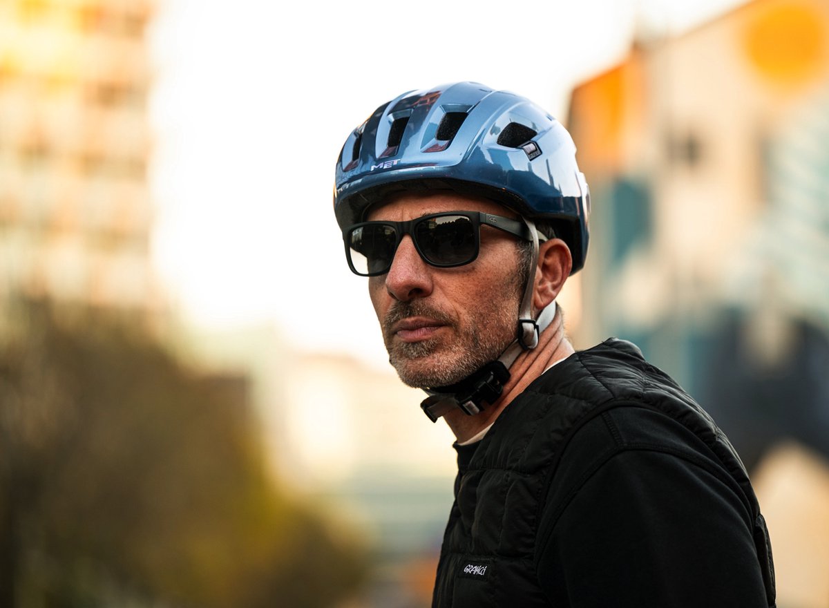 MET E-Mob MIPS - Lichte e-fietshelm met MIPS en USB-LED thumbnail 3