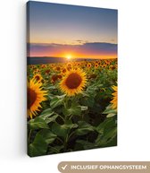 Canvas schilderij - Foto op canvas - Zonnebloem - Bloemen - Wolken - Lucht - Zonlicht - Kamer decoratie - Canvas bloemen - 40x60 cm - Slaapkamer