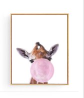 Postercity - Design Canvas Poster Baby Giraffe Roze Kauwgom / Kinderkamer / Dieren Poster / Babykamer - Kinderposter / Babyshower Cadeau / Muurdecoratie / 40 x 30cm / A3