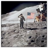 Astronaut gives salute beside U.S. flag (maanlanding) - Foto op Akoestisch paneel - 100 x 100 cm