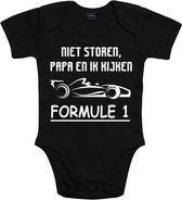 Rompertje met tekst "Papa en ik kijken Formule 1". Leuke zwarte romper met witte opdruk voor de kleine Formule 1 liefhebbers.
