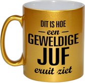 Dit is hoe een geweldige juf eruitziet cadeau koffiemok / theebeker - goudkleurig - 330 ml - verjaardag / bedankje - cadeau juf / lerares / onderwijzeres