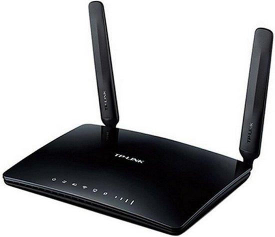 Zwarte TP-Link 4G router met twee antennes en indicatorlampjes aan de voorkant.