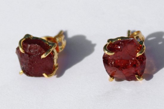 Bixorp Gems Grenat Chakra Boucles d'oreilles - Goujons de pierres précieuses brutes - Or Goud or 18 carats et acier inoxydable - Chakra du coeur