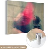 Glasschilderij - Dans - Grammofoon - Retro - Rood - Mens - Schilderij glas - 120x80 cm - Muurdecoratie - Foto op glas