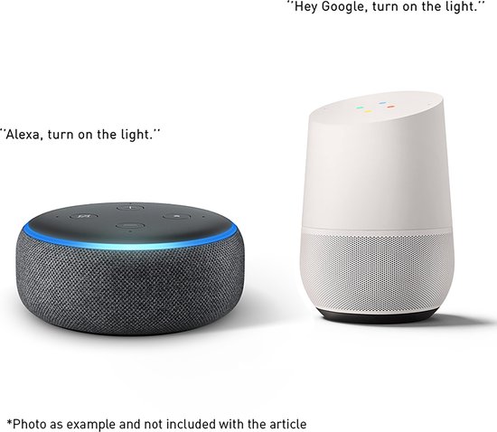 Amazon Echo en Google Home apparaten, met tekst "Alexa, turn on the light." en "Hey Google, turn on the light."
