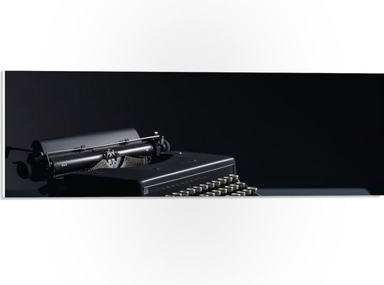 PVC Schuimplaat - Foto van een Ouderwetse Typemachine op Grijs Bureau - 60x20 cm Foto op PVC Schuimplaat (Met Ophangsysteem)