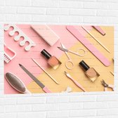 Muursticker - Patroon van Cosmetica Producten op Geel met Roze Oppervlak - 105x70 cm Foto op Muursticker