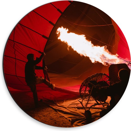 Dibond Muurcirkel - Vuur in Doek van Rode Luchtballon - 30x30 cm Foto op Aluminium Muurcirkel (met ophangsysteem)