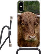 Hoesje met koord Geschikt voor iPhone XS - Schotse Hooglander - Dieren - Gras - Siliconen - Crossbody - Backcover met Koord - Telefoonhoesje met koord - Hoesje met touw