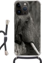 Geschikt voorApple Iphone 14 Pro - Crossbody Case - Olifant - Dieren - Zwart - Wit - Siliconen - Crossbody - Backcover met Koord - Telefoonhoesje met koord - Hoesje met touw