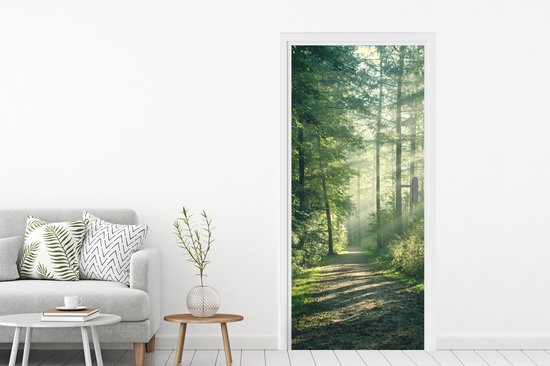 Deurposter 85x205 cm - Deursticker Bos - Pad - Zon - Bomen - Groen - Natuur - Meubelfolie zelfklevend - Deurfolie woonkamer - Interieurfolie fotobehang - Deur plakfolie - Deurstickers - Deurbehang sticker - Kamer decoratie
