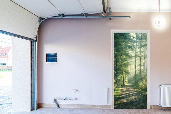 Deurposter 85x205 cm - Deursticker Bos - Pad - Zon - Bomen - Groen - Natuur - Meubelfolie zelfklevend - Deurfolie woonkamer - Interieurfolie fotobehang - Deur plakfolie - Deurstickers - Deurbehang sticker - Kamer decoratie