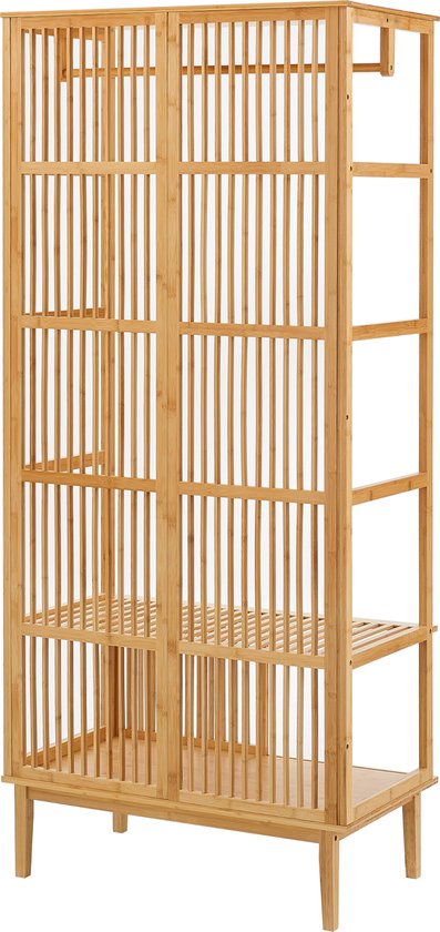 Hoge, open bamboe kledingkast met verticale spijlen en vier planken.