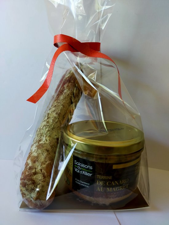 Coffret cadeau planche snack avec saucisson sec et terrine de canard au  foie gras de