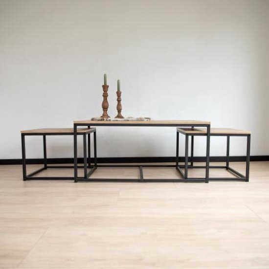 Large table basse avec plateau en bois, avec deux petites tables à côté, cadre noir.