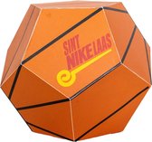 Papieren Basketbal Surprise - Sinterklaas surprise - 23x23x23 cm - Surprise pakket zelf maken - Alleen nog een schaar en lijm nodig - KarTent