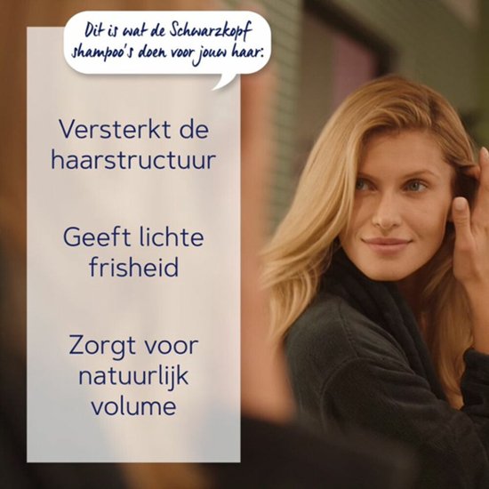 Femme aux cheveux blonds touchant ses cheveux. Texte dans une bulle : 'C'est ce que font les shampoings Schwarzkopf pour vos cheveux :'. Texte sur la carte : 'Renforce la structure capillaire', 'Apporte une fraîcheur légère', 'Assure un volume naturel'.