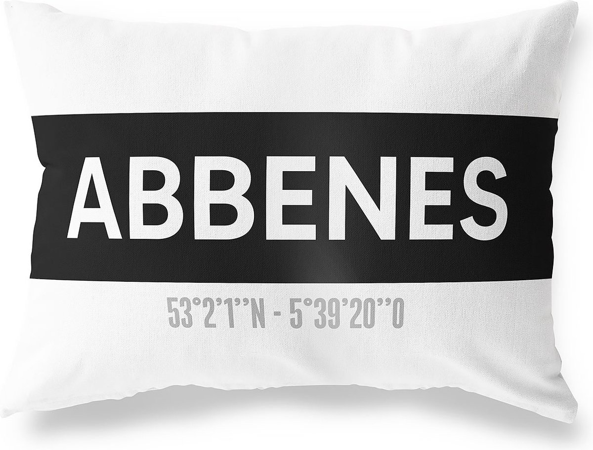 Tuinkussen ABBENES - NOORD-HOLLAND met coördinaten - Buitenkussen - Bootkussen - Weerbestendig - Jouw Plaats - Studio216 - Modern - Zwart-Wit - 50x30cm