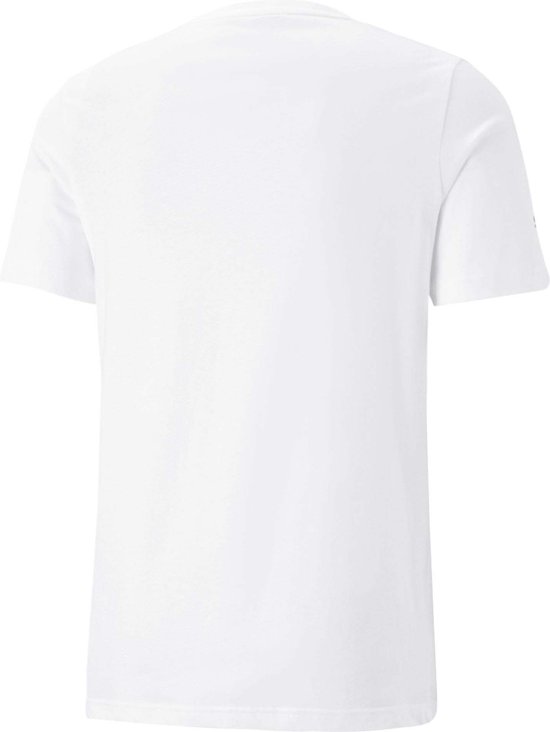 Witte achterkant van een Puma T-shirt.
