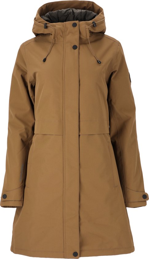 Bruine capuchonparka met zwarte knopen en verstelbare capuchon. De jas heeft voorzakken en een opgerolde mouw met tekstprint.