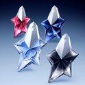 Vier stervormige Angel parfumflacons in diverse kleuren: zwart, roze en blauwtinten.