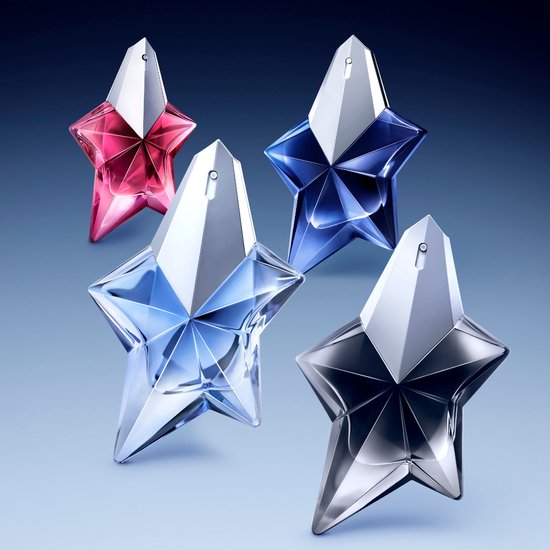 Vier stervormige Angel parfumflacons in diverse kleuren: zwart, roze en blauwtinten.