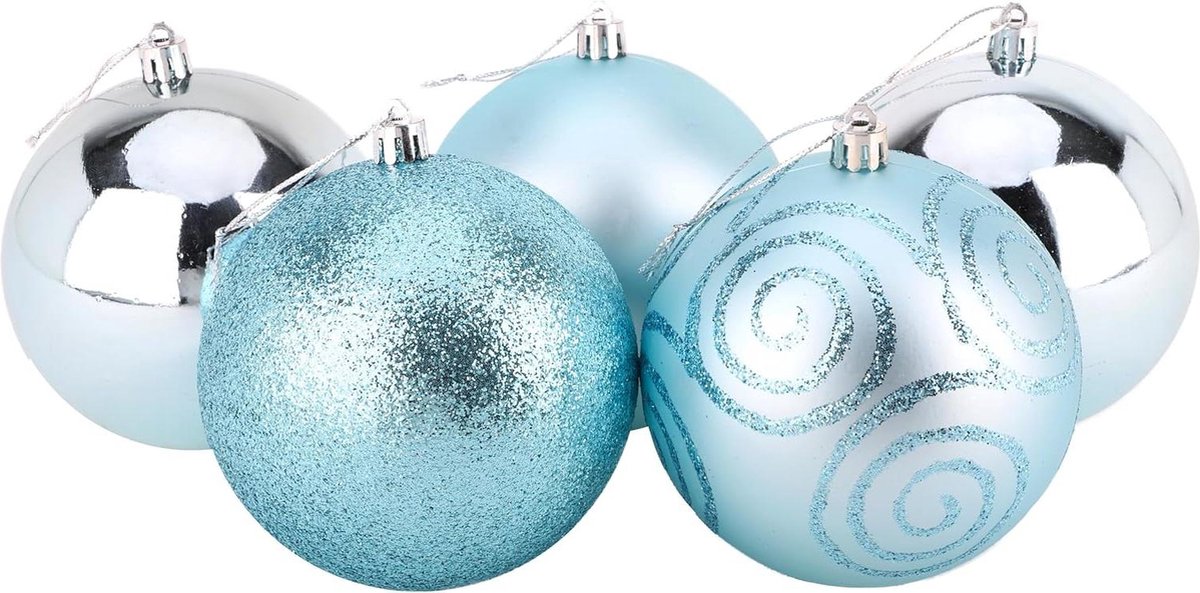 Glanzende mat en glitter ijsblauwe kerstballen in verschillende maten voor kerstversiering.