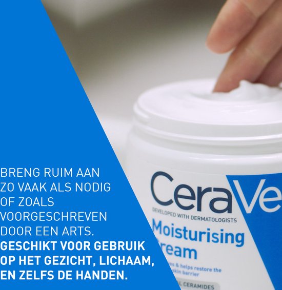 Close-up van een vinger die CeraVe crème uit een pot haalt. Tekst: "BRENG RUIM AAN ZO VAAK ALS NODIG OF ZOALS VOORGESCHREVEN DOOR EEN ARTS."