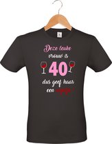 mypresent - T-shirt unisexe - noir - anniversaire - fête - cadeau - Cette gentille femme a 40 ans, alors offre-lui un verre de vin - taille M