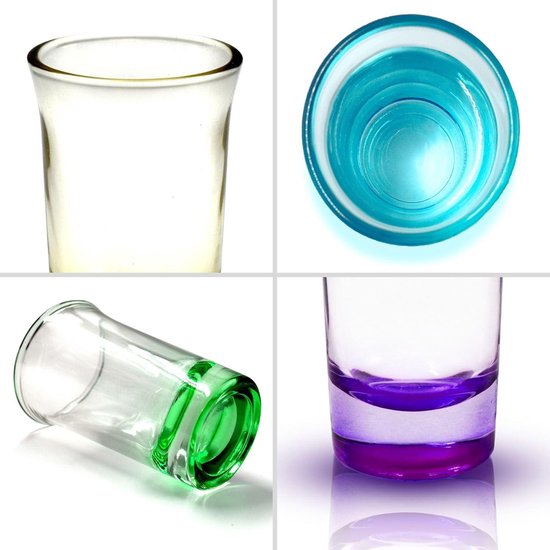 Collage van vier close-up shots van shotglazen: een leeg glas, een blauw glas van bovenaf, een groen glas liggend, en een glas met een paarse bodem.