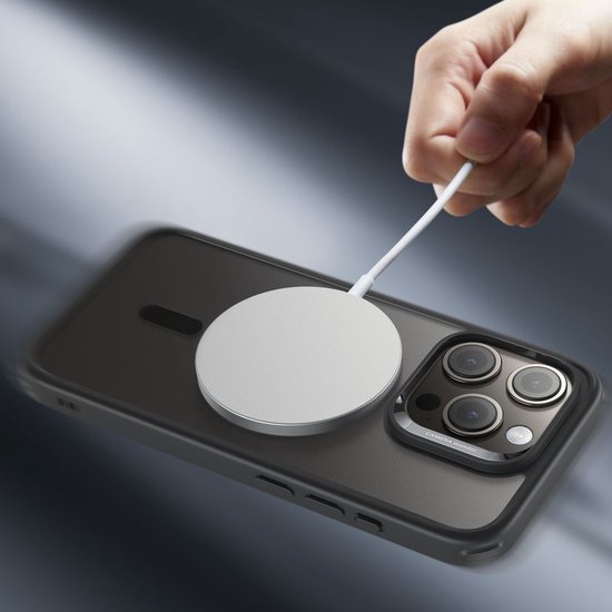 Étui HaloLock hybride Classic ESR adapté à Apple iPhone 15 Pro Max | Compatible avec MagSafe et HaloLock | Couverture arrière avec aimant | Noir